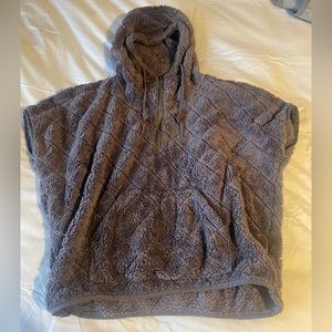 Columbia fuzzy sleeveless pull-over